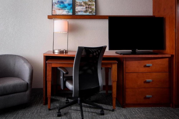 Courtyard by Marriott Fort Lauderdale Airport & Cruise Port image 12